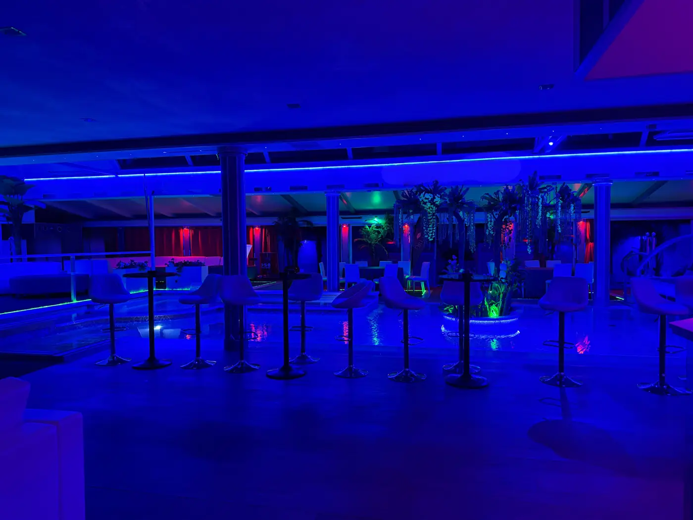 Postazioni bar a bordo piscina